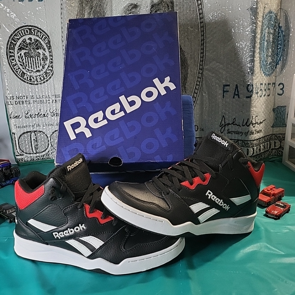 Mens REEBOK SHOES SIZE 9